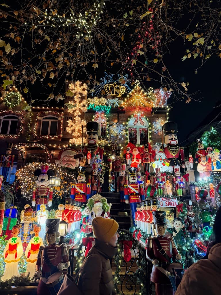 Dyker Heights Christmas lights audio walking tour, Brooklyn NYC